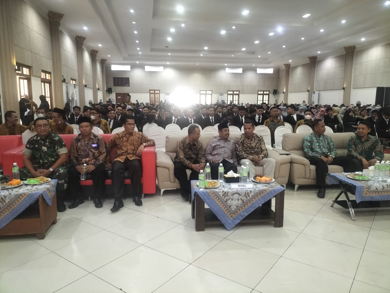 Danramil Driyorejo Berikan Semangat Saat Menghadiri Wisuda Purna Siswa Kelas XII SMKN 1 Driyorejo