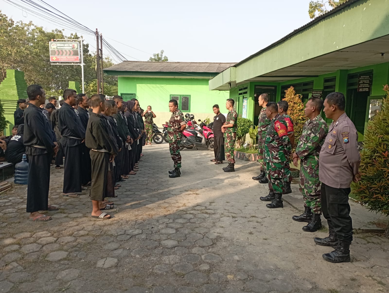 Sebelum Latihan Bersama Ke Makodim, Danramil Lakukan Pengecekan Personil PSHT