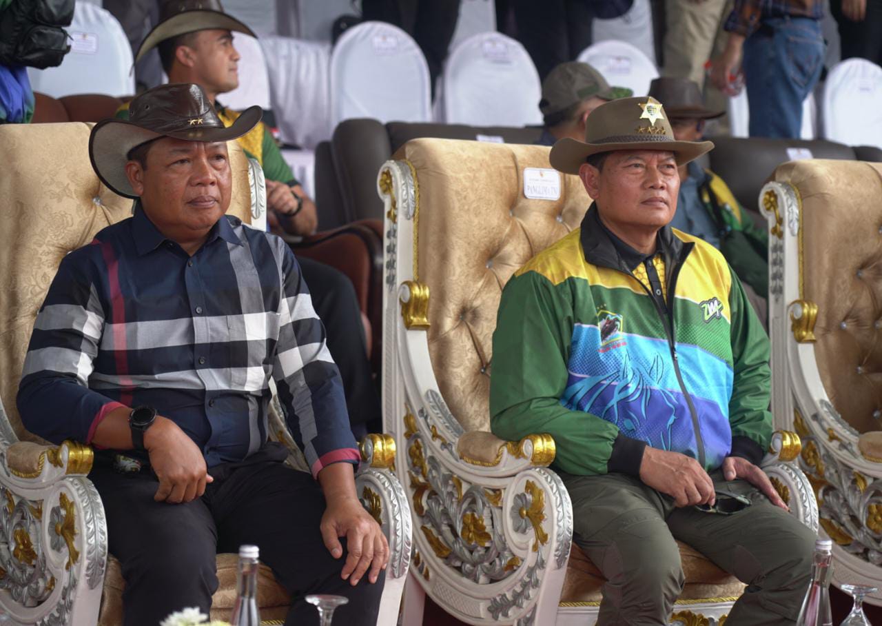Pangdam Brawijaya Dampingi Panglima TNI Resmikan Kejuaraan Pacu Kuda