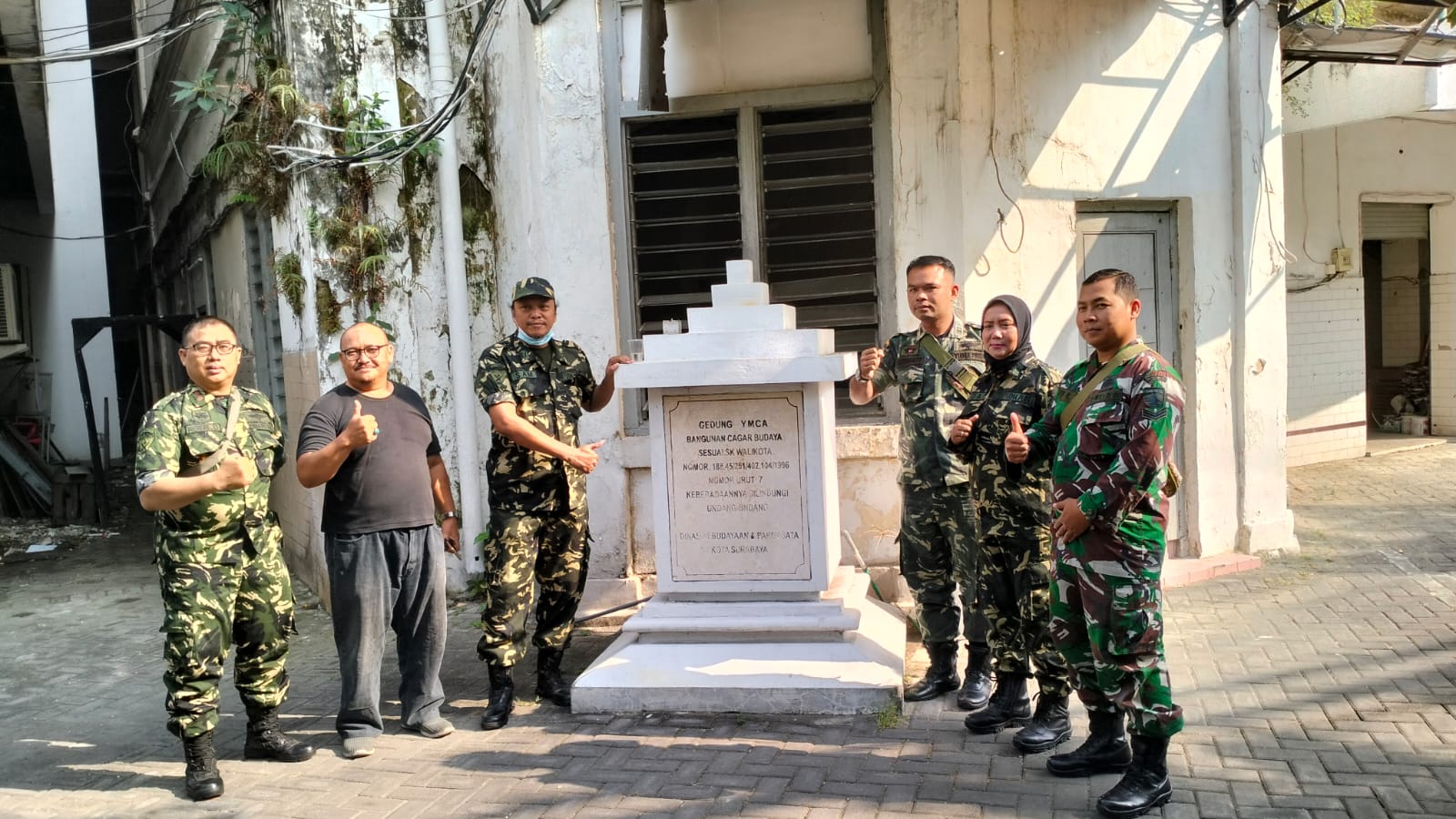Resimen Yudha Putra Kompie C Kodim 0832 Surabaya Karya Bhakti Rawat Cagar Budaya di Jalan Kombes M. Duryat No 9