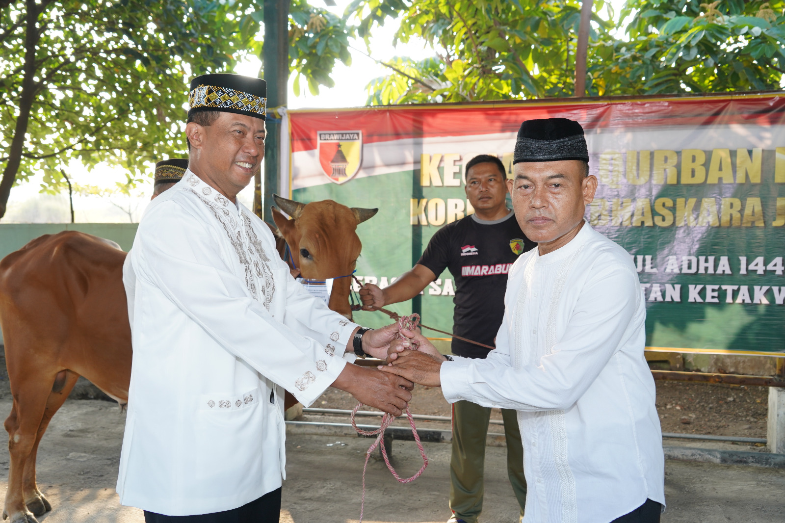 Idul Adha, Danrem 084/Bhaskara Jaya Serahkan Hewan Qurban