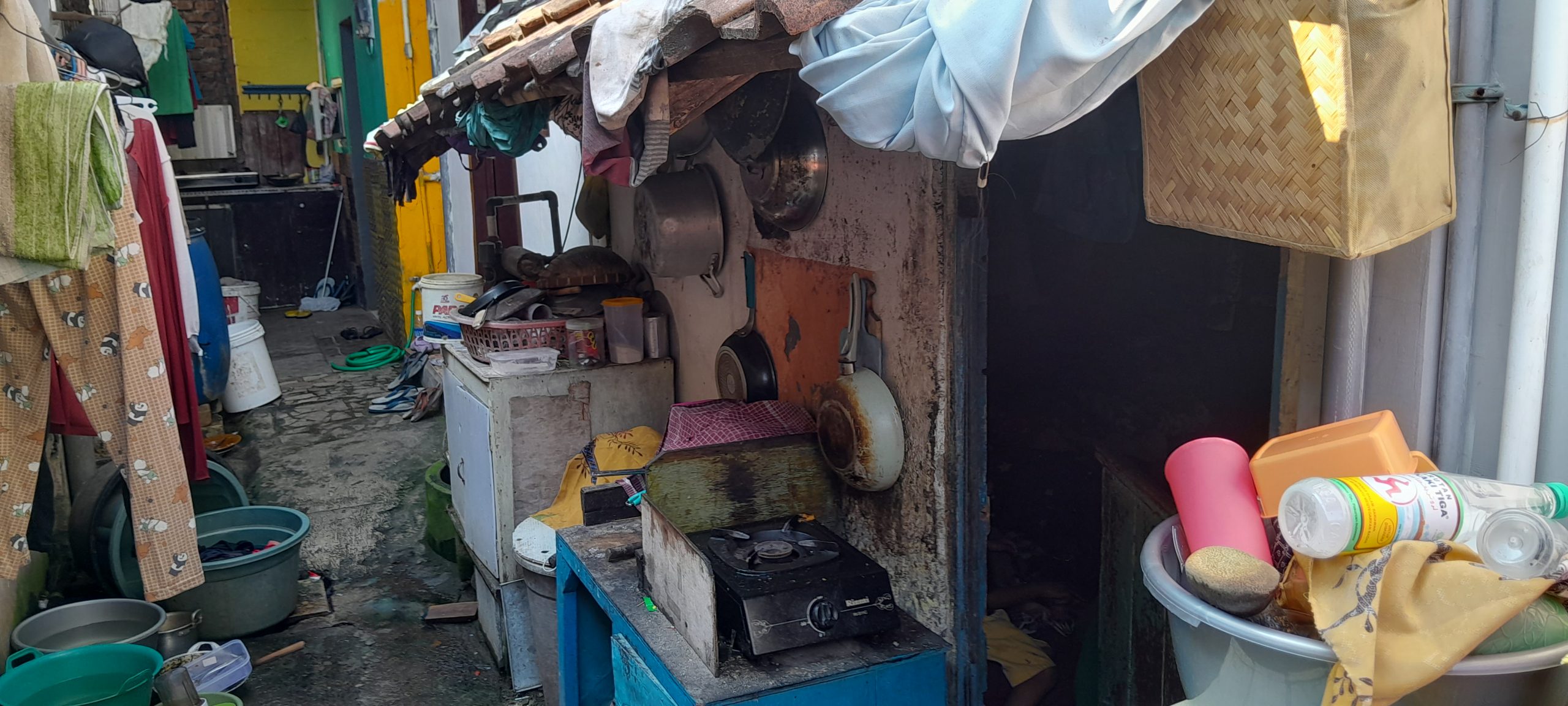 Dua Keluarga Gakin Di Kecamatan Tambaksari Surabaya Tak Mampu Sekolahkan Anaknya.