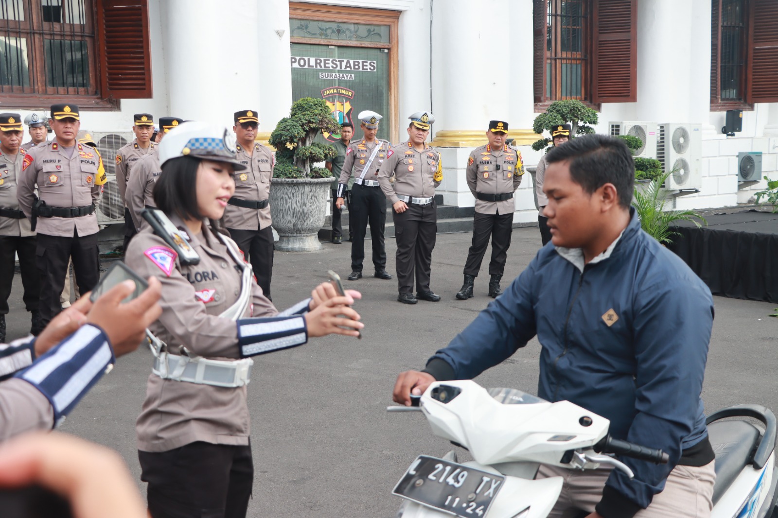 Inovatif, Polrestabes Surabaya Terapkan Aplikasi ETSP pada Operasi Patuh Semeru 2023