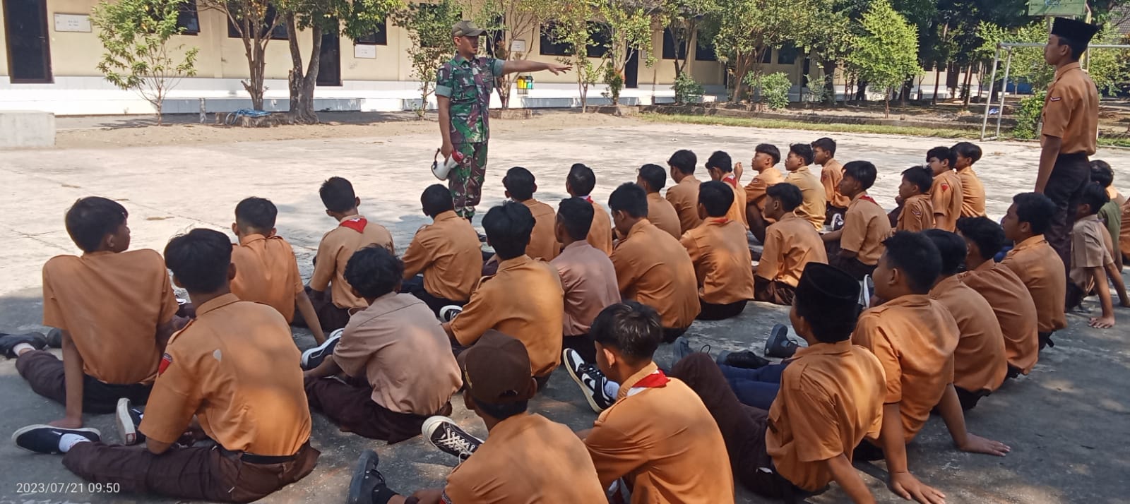 Kedisiplinan Siswa Baru SMK Kusuma Negara Arahan Koramil Mojoagung