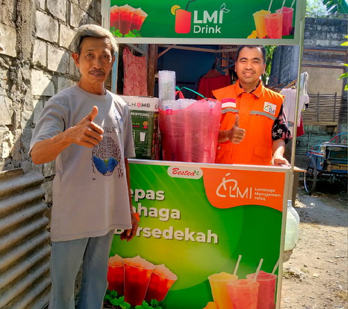 Pak Imam, Warga Ngrowo Memperoleh Program LMI Drink