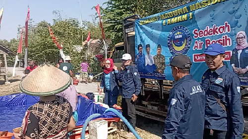 Aliansi Madura Nasional Bagi Air Bersih di Dusun Pogalan Desa Kedungrejo