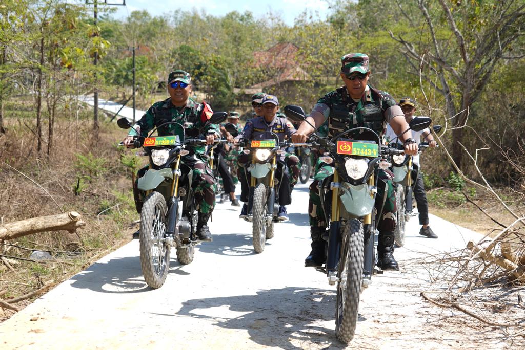Danrem 084/BJ Meninjau TMMD Ke-117 di Wilayah Kodim 0828/Sampang