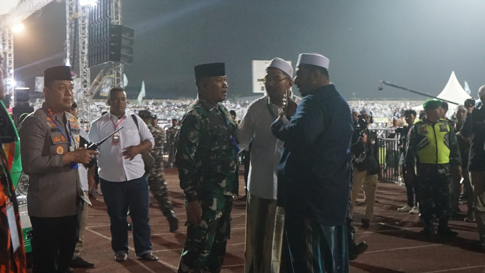 Stadion G-JOS Meledak dalam Kegiatan Tabligh Akbar bersama Al Habib Umar bin Hafidz, Dandim Gresik Pastikan Kegiatan Berjalan Kondusif