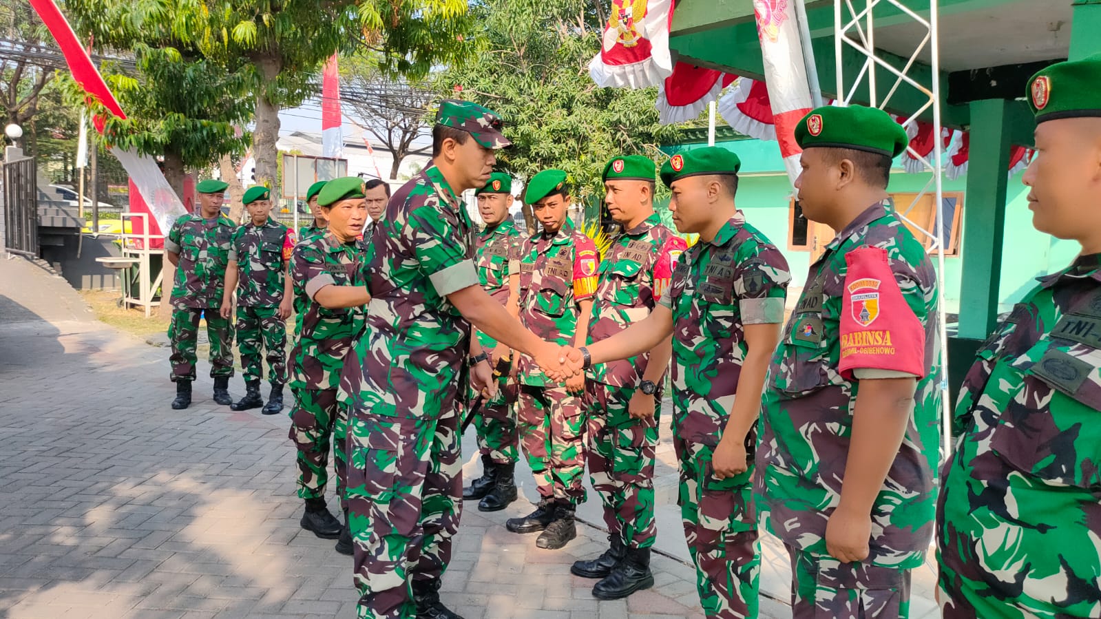 Jalin Keakraban, Dandim 0830/Surabaya Utara Lanjut Berkunjung Ke Koramil 0830/06 Benowo