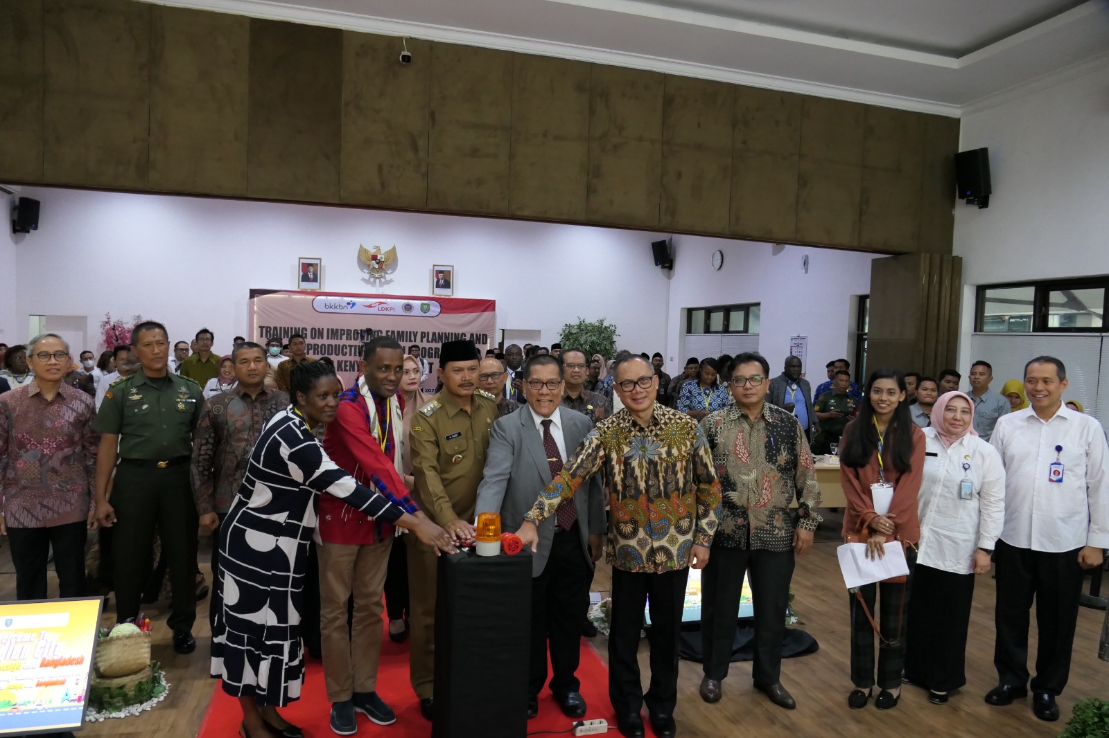 Delegasi Negara Kenya Studi Banding Program Bangga Kencana di Kota Madiun