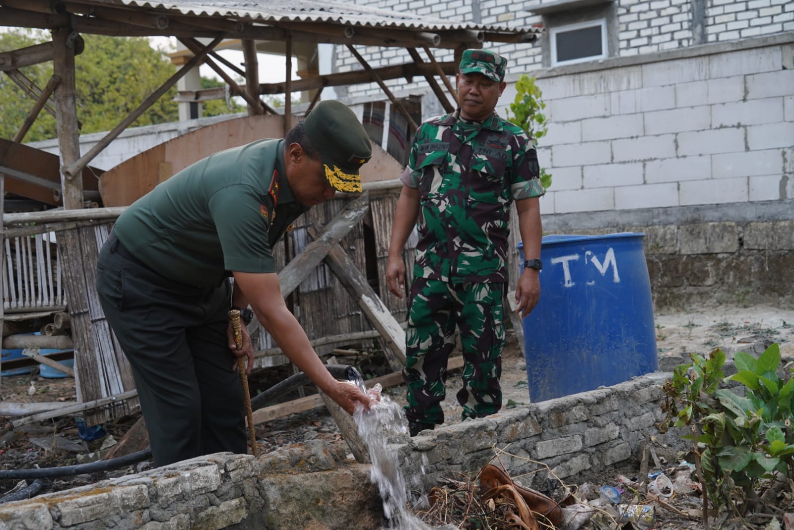 Danrem 084/BJ Tinjau Proyek Pengerjaan Sumur Bor di Bangkalan