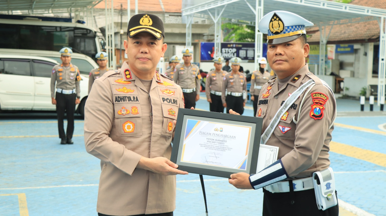 Kapolres Gresik Beri Pesan kepada Anggota Lalu Lintas