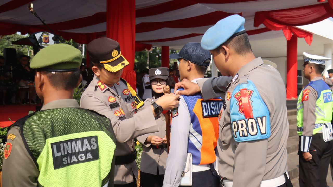 Gelar Apel Pasukan Ops Mantap Brata 2023-2024 Jelang Pemilu, Polres Karawang Sigap Pengamanan