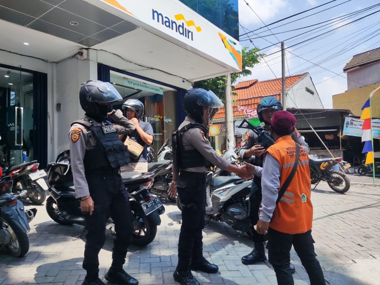 Pastikan Keamanan Wilayah Hukum Polres Gresik, Sat Sabhara Lakukan Patroli