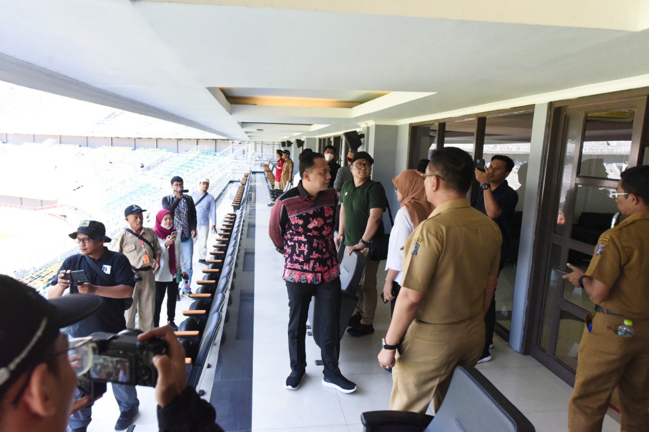Walikota Eri Cahyadi bersama sejumlah Perangkat Daerah (PD) mengunjungi GBT Surabaya, Senin (9/10/2023). (Foto: Dokumen/rj)