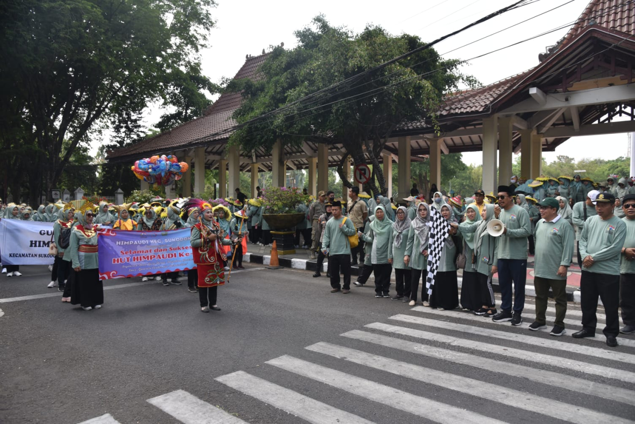 Bupati Sidoarjo Sumbang Hadiah Motor Di Acara Jalan Sehat HUT HIMPAUDI ke 18