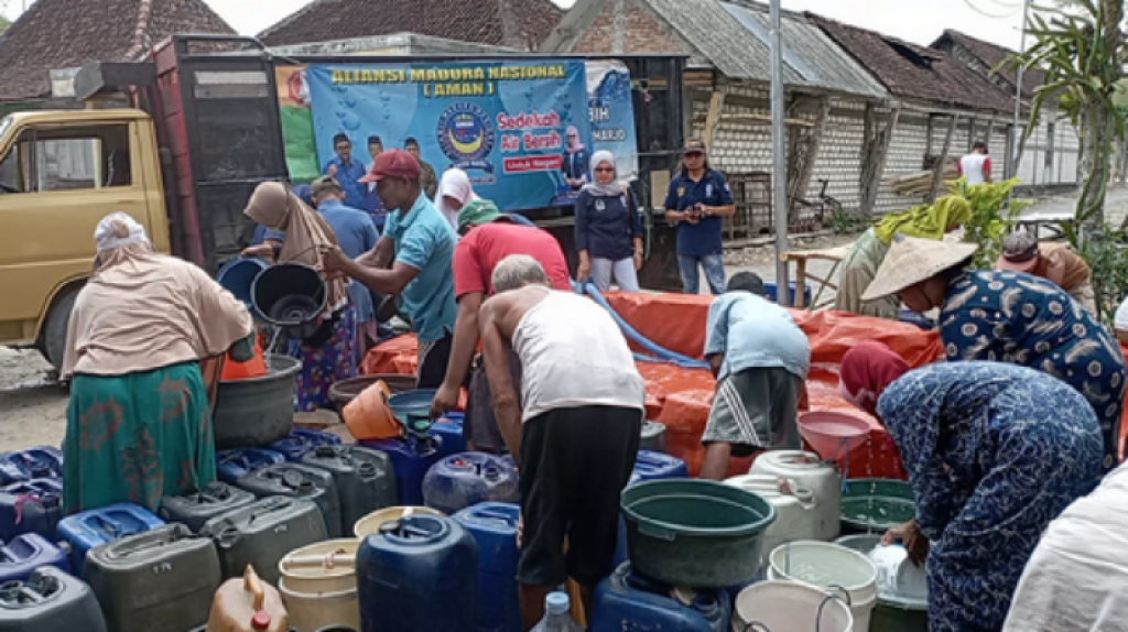 DPD Aman Bojonegoro Sedekah Air Bersih di Desa Pacing