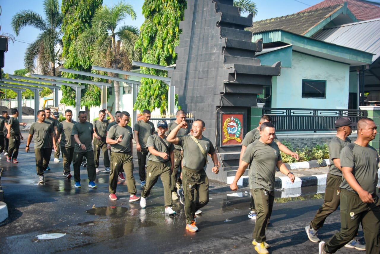 Anggota Kodim Gresik Laksanakan Olahraga Bersama, Jaga Kesehatan dan Kebugaran