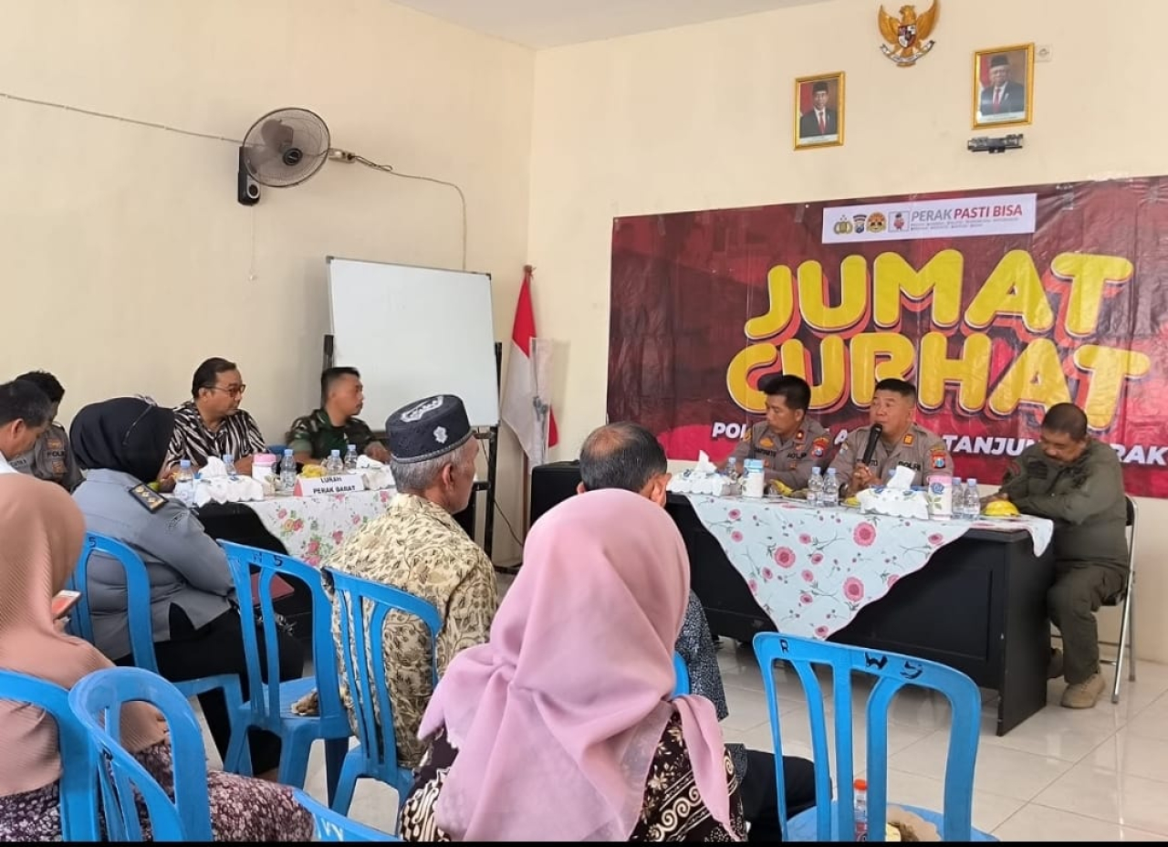 Babinsa Koramil 0830/01 Krembangan Hadiri Acara Jumat Curhat