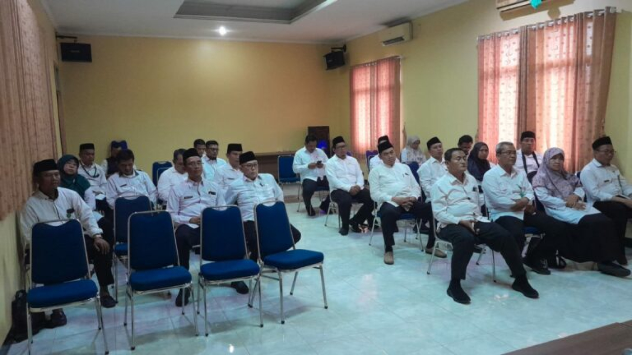 Kepala Kemenag Kabupaten Karawang, Drs. H. Dadang Ramdhani, M.Si., Pimpin Rapat Kordinasi