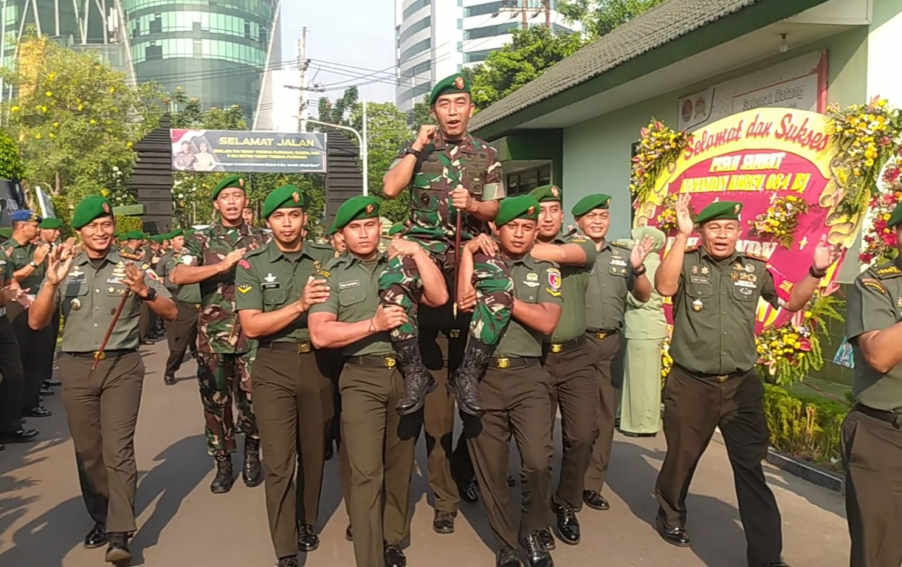 Dandim 0830/Surabaya Utara Hadiri Tradisi Pelepasan Danrem 084/Bhaskara Jaya