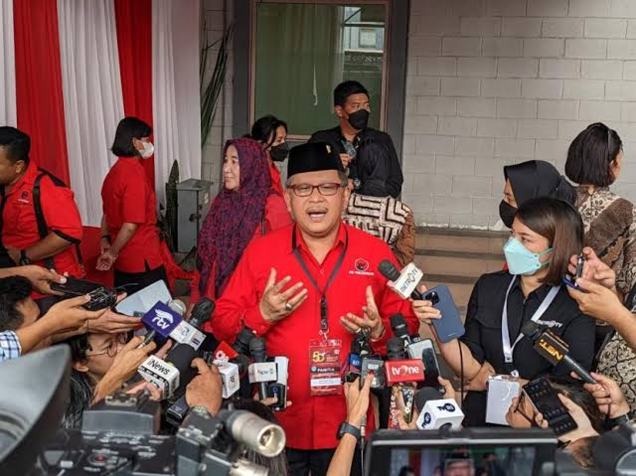 Bobby yang Dukung (Prabowo-Gibran), Hasto: Sudah Gugur Secara Otomatis