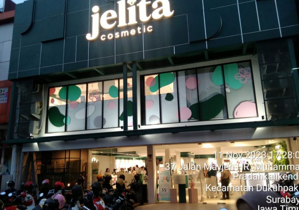 Jelita Cosmetic di Duga Permalukan Konsumen Didepan Umum. Wanita Ini Tidak Terima di Kira Pencuri.