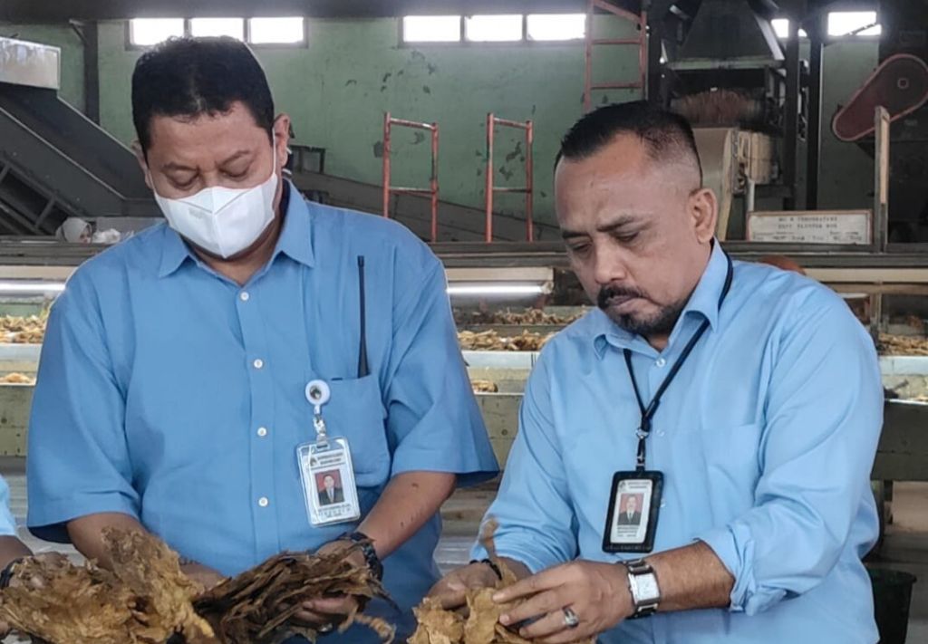 Sebanyak 690 Buruh Rokok Mendapatkan BLT DBHCT Sebesar Rp 2 Juta