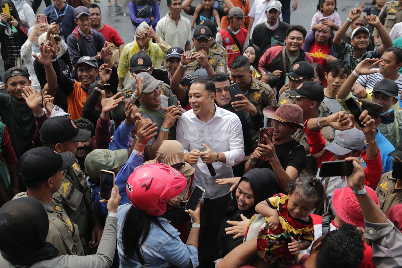 Gereja Mawar Sharon Bagikan Ribuan Paket Sembako, Wali Kota Eri: Surabaya Kota Toleransi