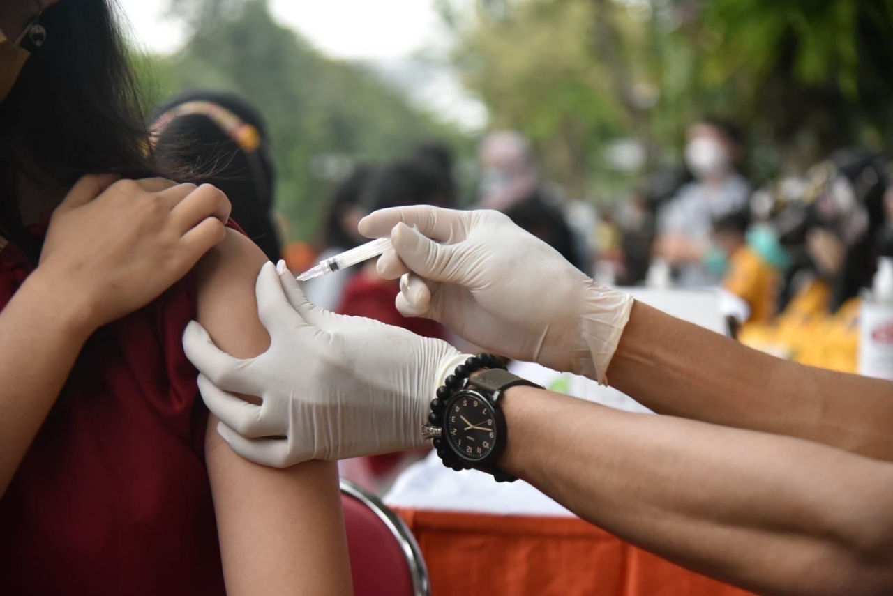 Cegah Penularan COVID-19 di Akhir Tahun, Pemkot Surabaya Beri Layanan Vaksinasi Perlindungan