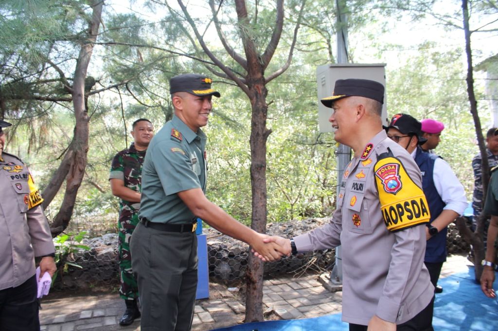 Penanaman Pohon Mangrove Di Hadiri Dandim 0830/Surabaya Utara