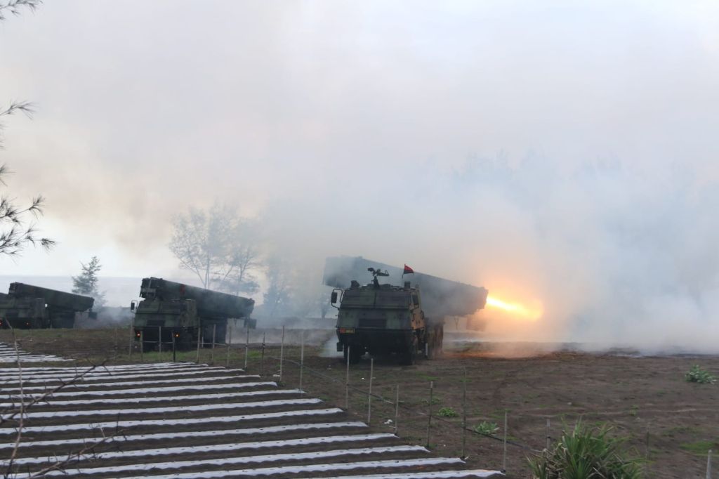 Pussenarmed gelar latihan Artillery Strike Fire Power Demo