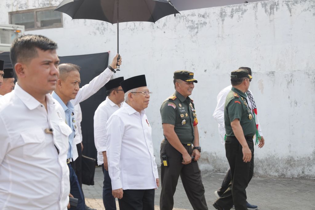 Mayjen TNI Rafael Granada Sambut Kedatangan Wapres RI di Jawa Timur