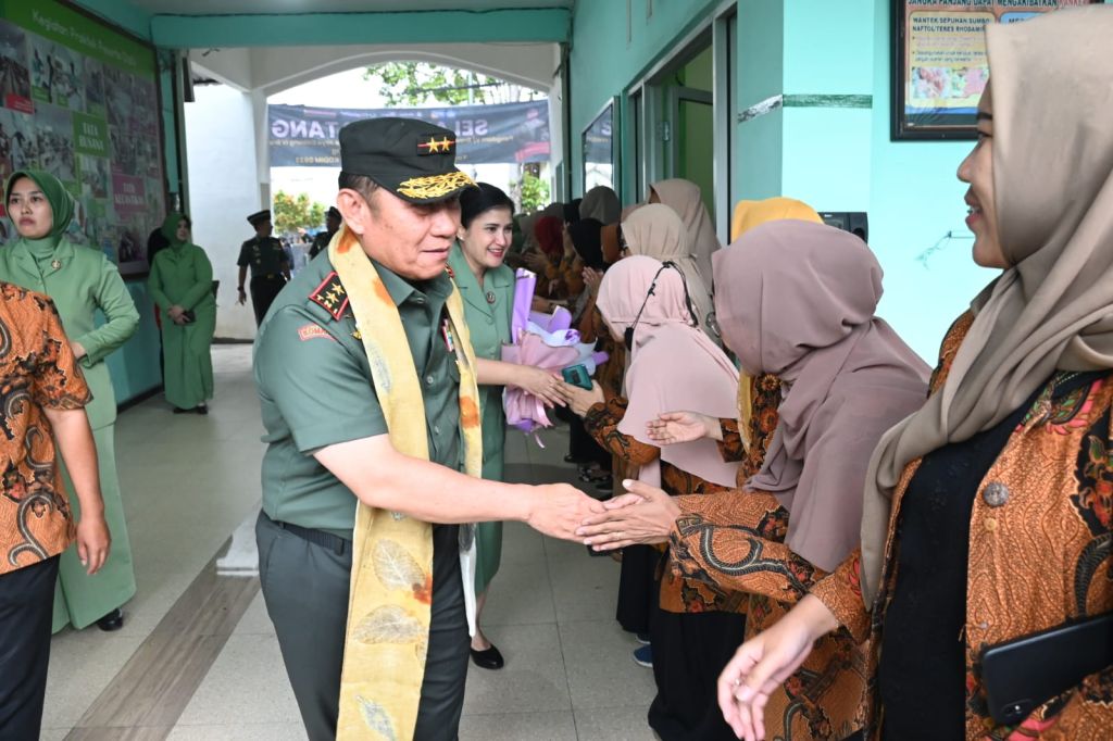 Kunjungan Pangdam V/Brawijaya di SMK Kartika VI-1 Malang untuk Meningkatkan Kualitas Program Keahlian.