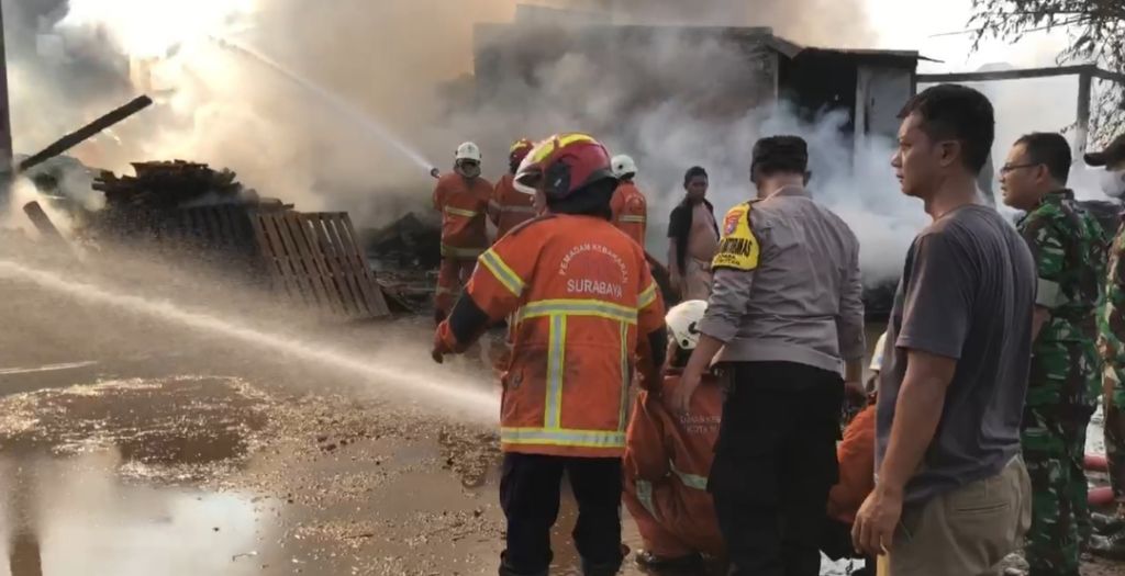 Kebakaran Di Awal Tahun Melahap Sejumlah Gudang Di Lapangan Zeni Jepara