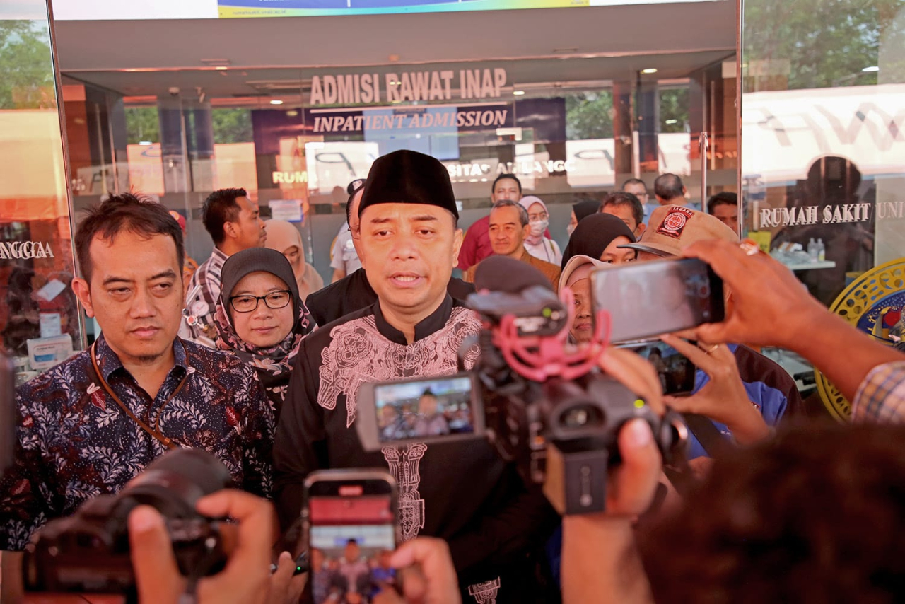 Wali Kota Eri Cahyadi Berikan Dukungan Moral kepada Pasien RS Unair Terdampak Gempa