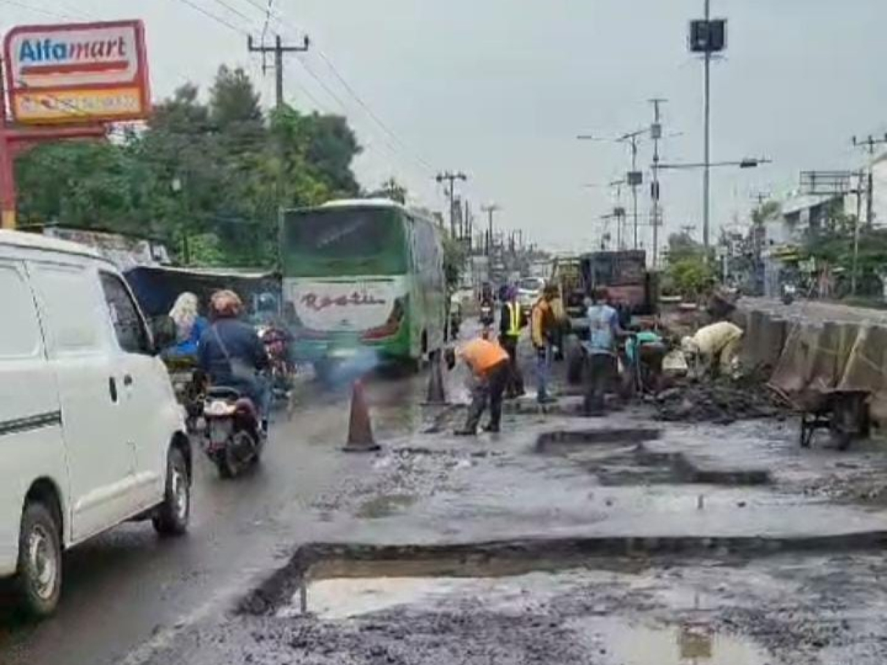 Dinas DPUPR Karawang Melalui Bidang Jalan, Respon Cepat Keluhan Masyarakat