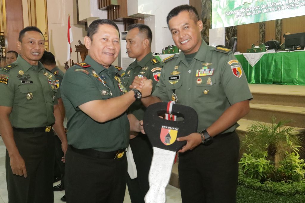 Mayjen TNI Rafael Granada Bay Bagikan 75 Motor Ke Seluruh Satuan Jajaran Kodam V Brawijaya