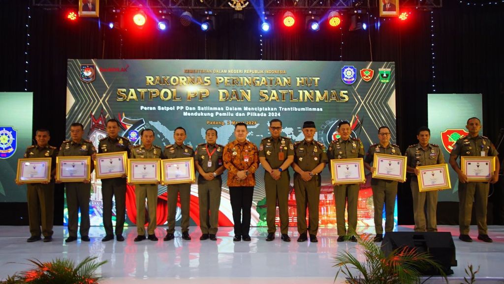 Satpol PP Jatim Borong Penghargaan dari  Kemendagri di HUT ke-74 Satpol PP dan HUT ke-62 Satlinmas