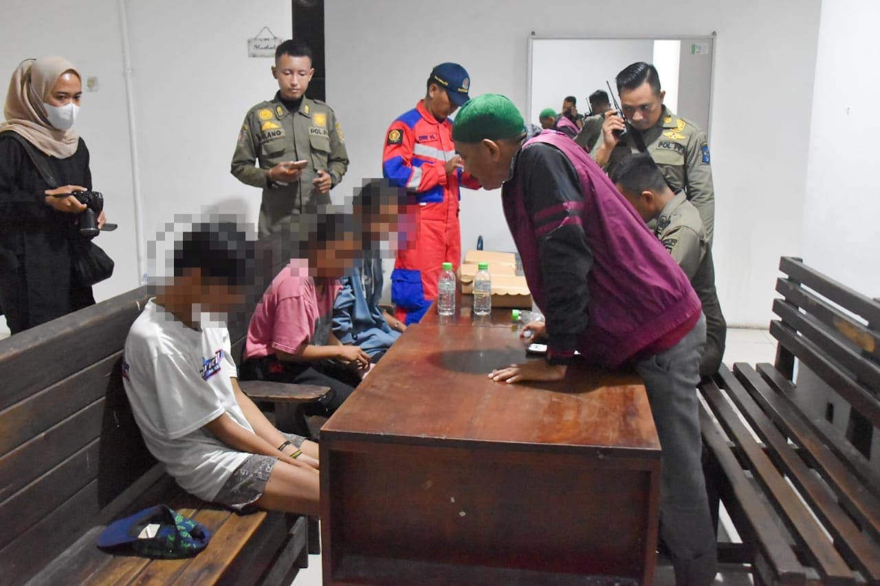 Pesta Miras di TPU Rangkah, 3 Remaja Mabuk Diamankan Satpol PP Surabaya