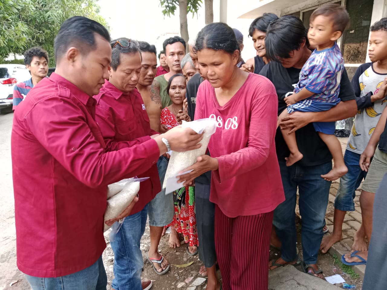 Dibulan Penuh Berkah DPC MOI Karawang Berbagi Sembako dan Takjil