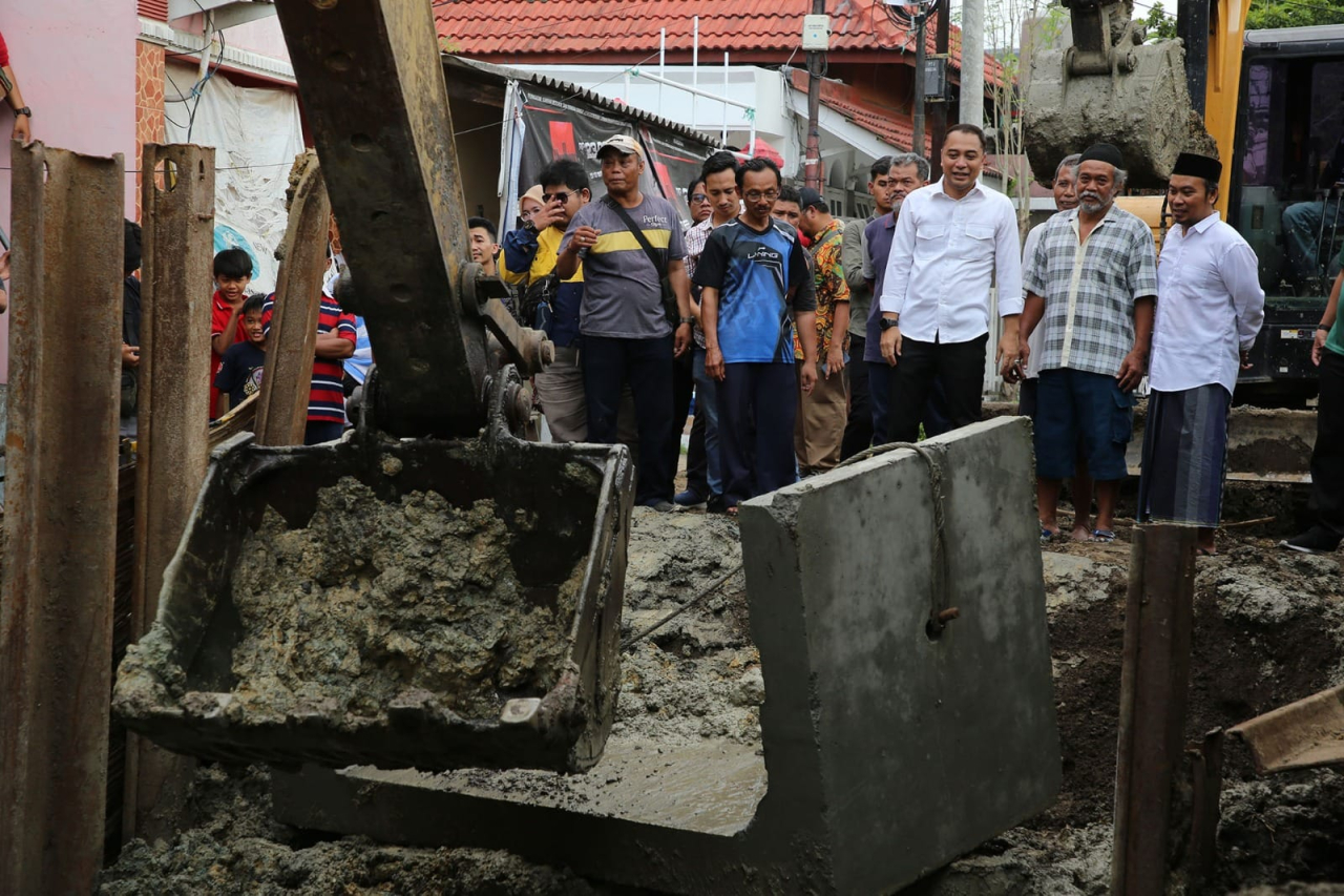 Penyebab Banjir Karena Pengerjaan Proyek Saluran, Wali Kota Surabaya Minta Maaf Kepada Warga