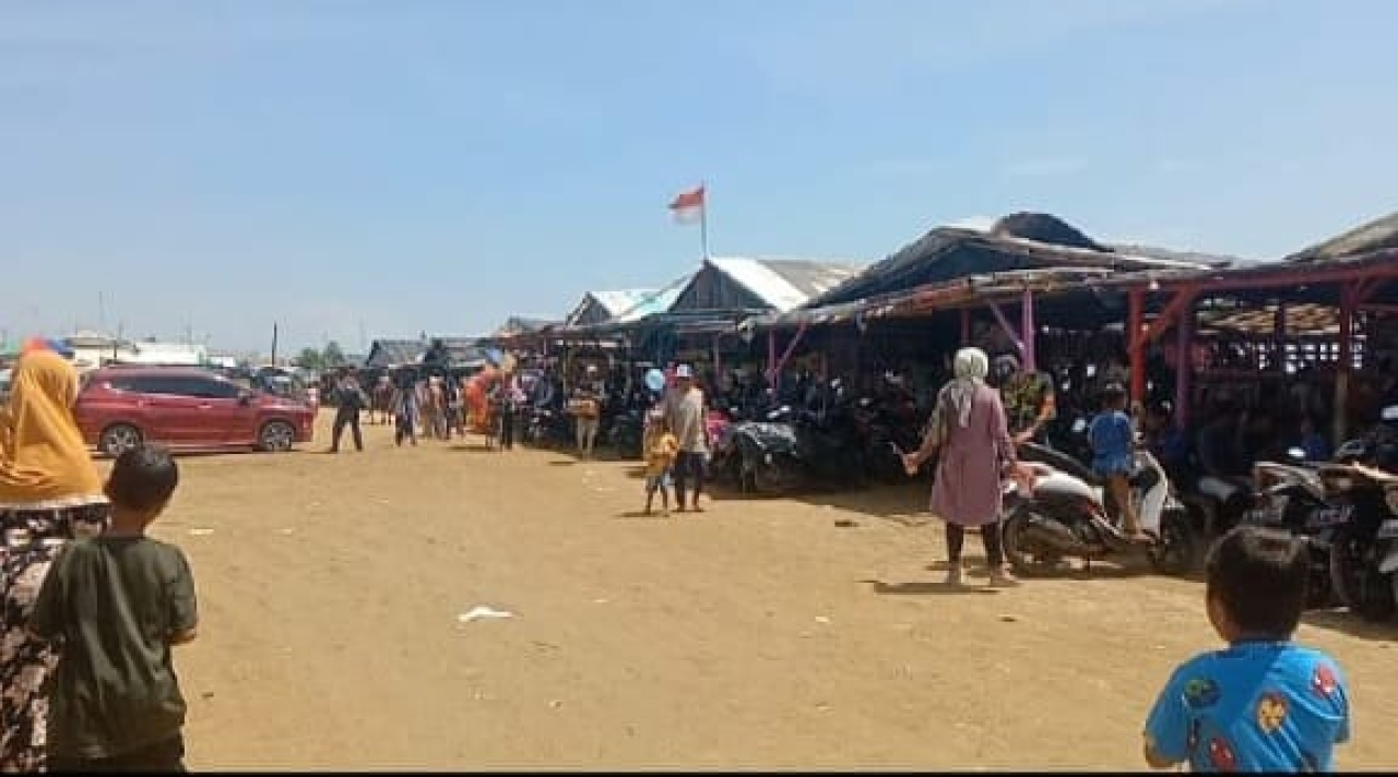 Tiga Hari Lebaran pengunjung Pantai Cibendo Ciparagejaya Membludak