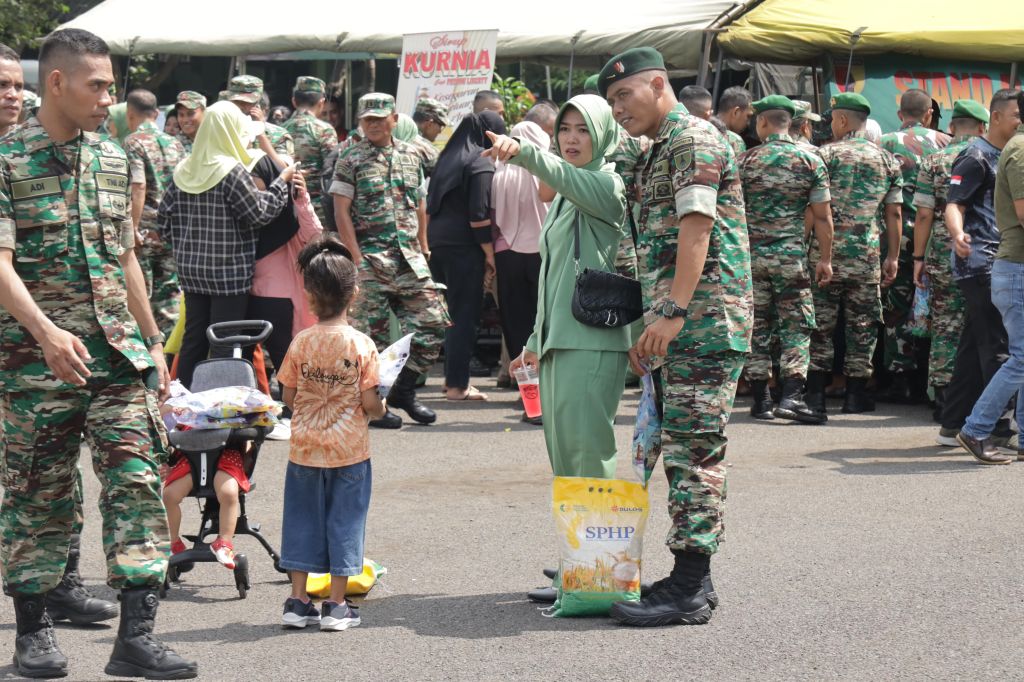 Masyarakat Geruduk Bazar Murah Kodam V Brawijaya