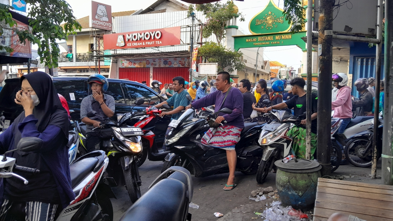 Tiap Hari Pertigaan Tenggumung Karya Kota Surabaya Langganan Macet