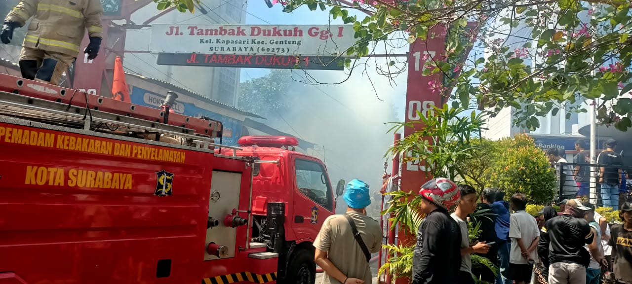Toko Klontong Roti Jalan Tambak Dukuh Gang 1 Surabaya, Dilahap Si Jago Merah