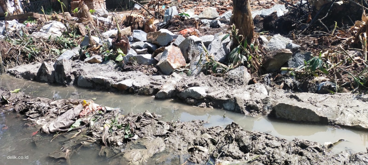 Proyek penurapan saluran irigasi di Jatimulya 1 RT 02 RW 01 Kelurahan Mekarjati (Foto: Dok istimewa)