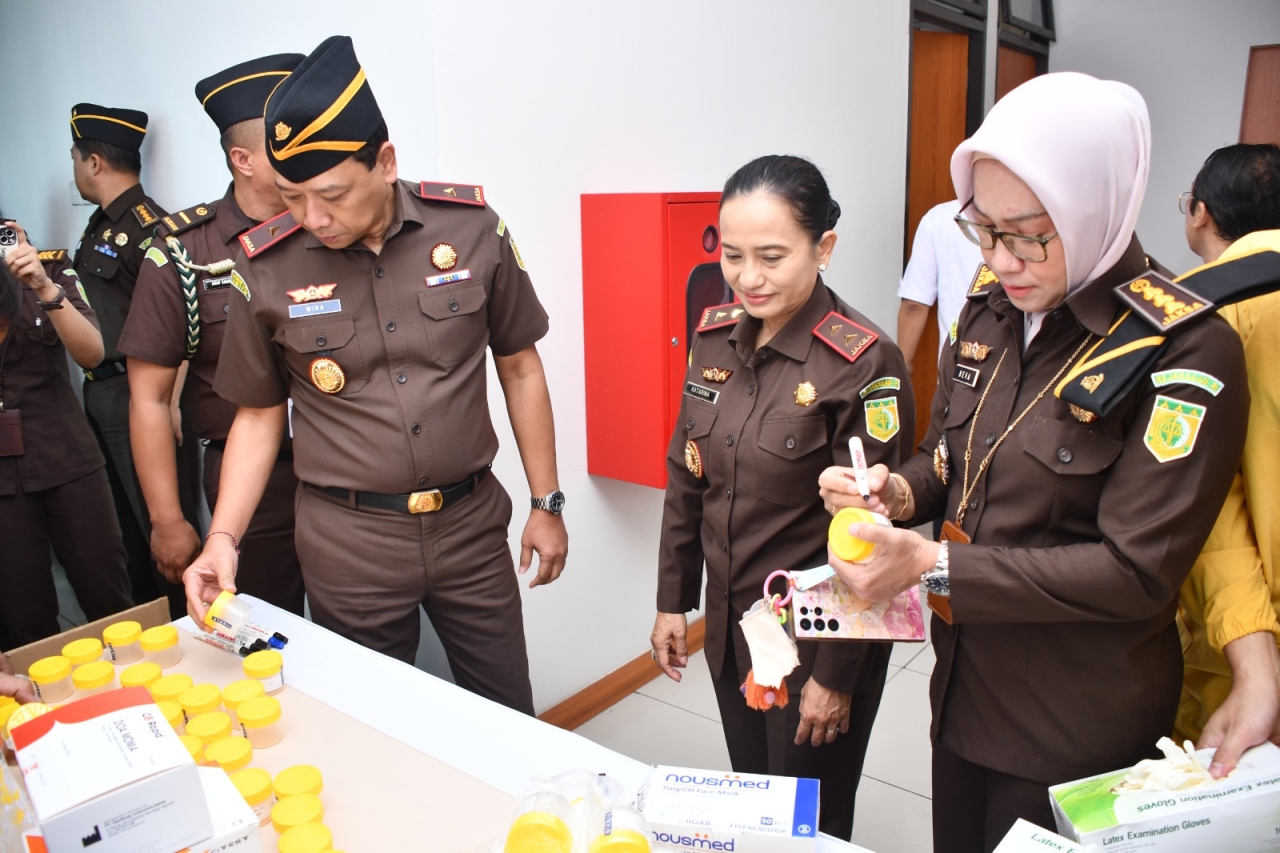 Seluruh pegawai Kejati Jabar jalani tes urin (Foto: Dok istimewa)