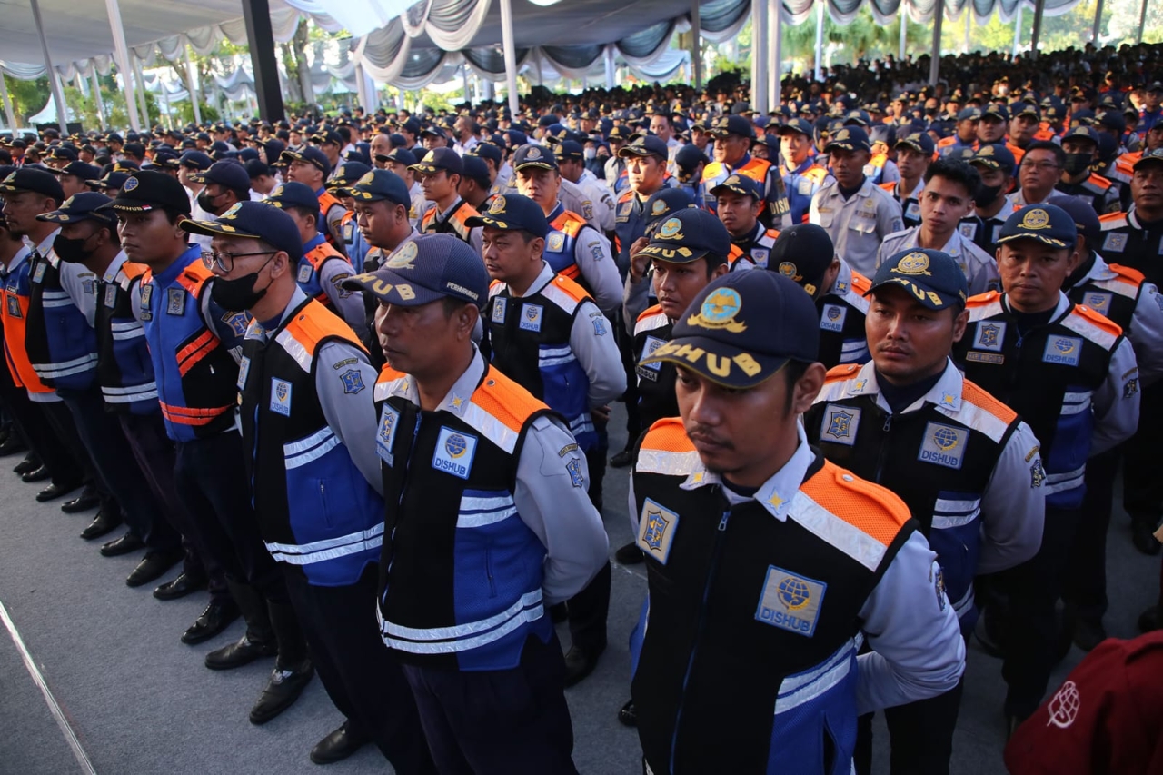 Petugas Dinas Perhubungan Surabaya (Foto: Dok istimewa)