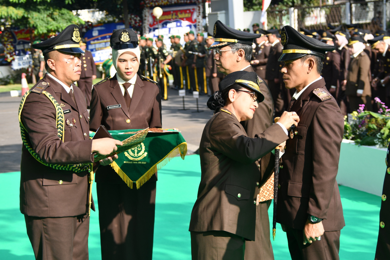 Kajati Jabar Pimpin Upacara Peringatan Hari Bhakti Adhyaksa ke-64